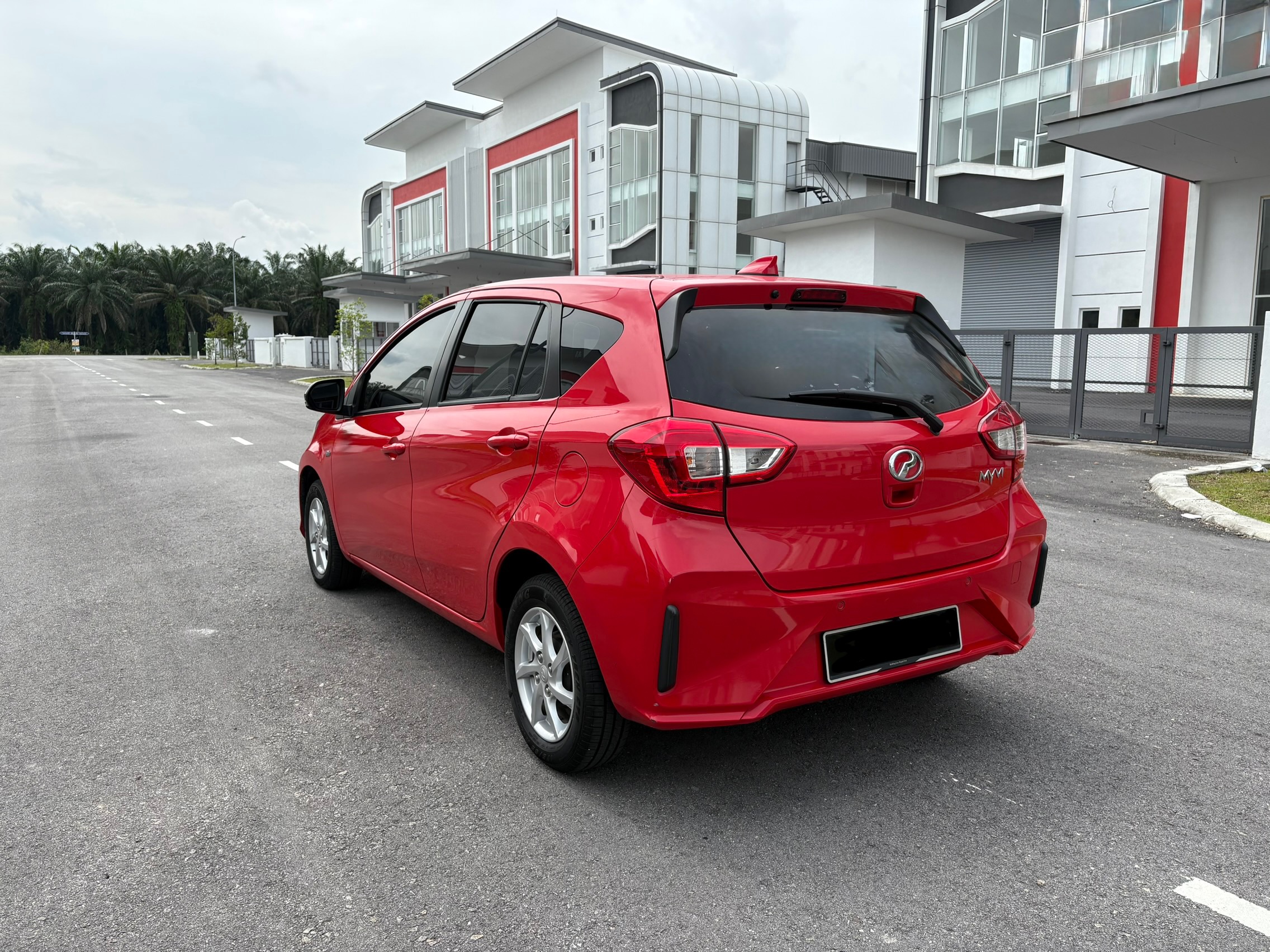 Perodua Myvi 1.3 G 2023 thumbnail 3