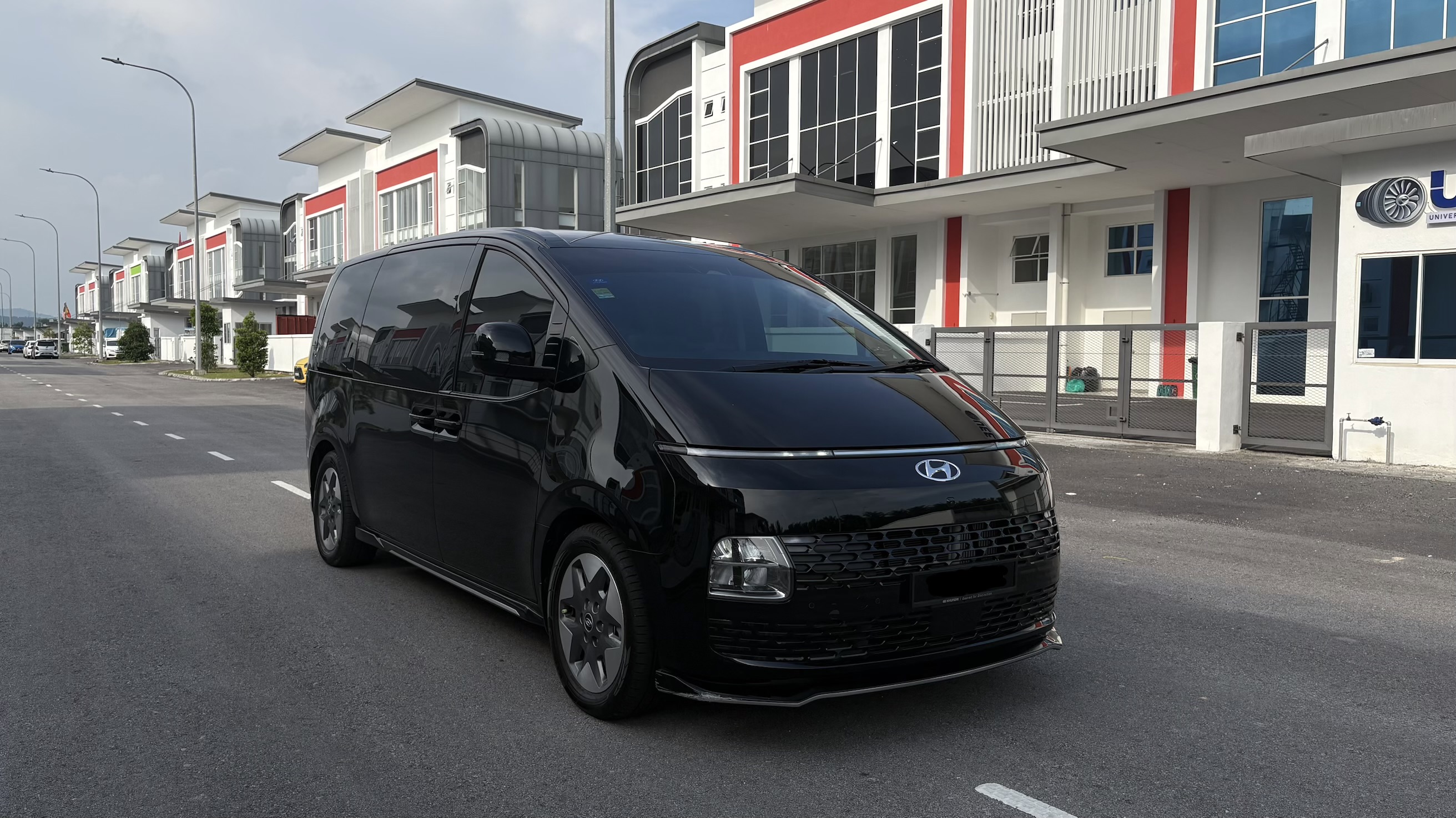 Hyundai Staria  2.2 L 2023 thumbnail 2