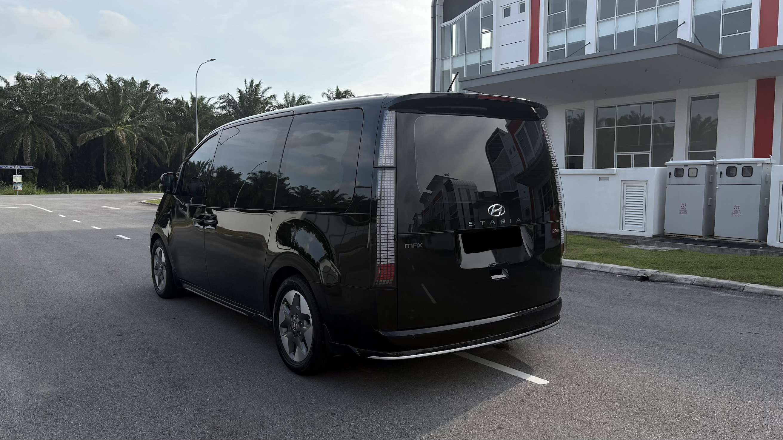 Hyundai Staria  2.2 L 2023 thumbnail 4