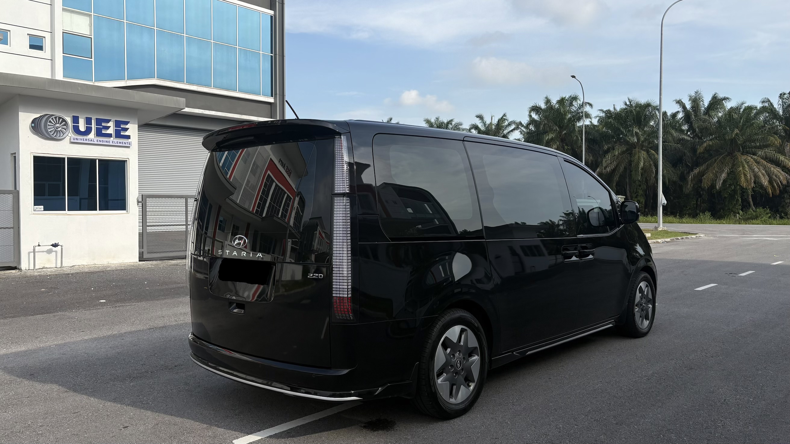 Hyundai Staria  2.2 L 2023 thumbnail 5